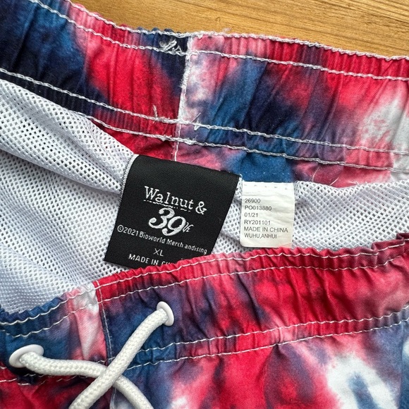 Walnut & 39th Mens Swim Trunks Size Extra Large Red White Blue Tie-dye Swim - Picture 2 of 5